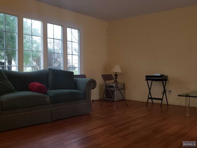 Foto del edificio - 341 Haywood Dr