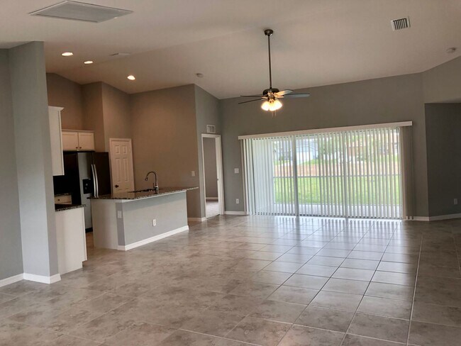Building Photo - Welcome Home To This 4-Bedroom, 2-Bath, 3-...