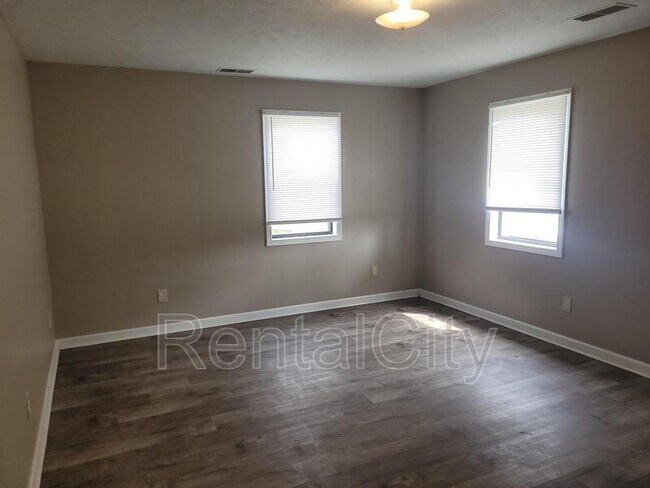 Foto del edificio - 859 Friendship Rd