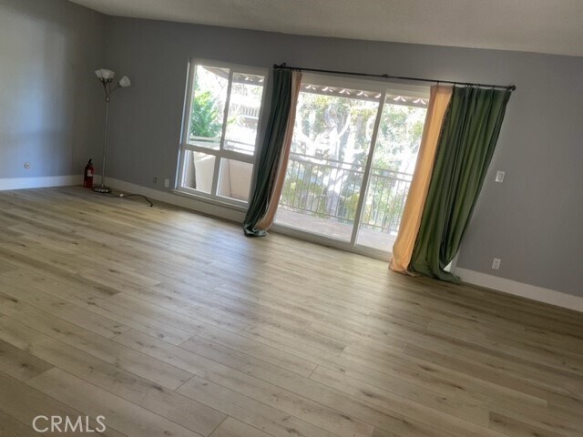 Foto del edificio - 3230 Merrill Dr