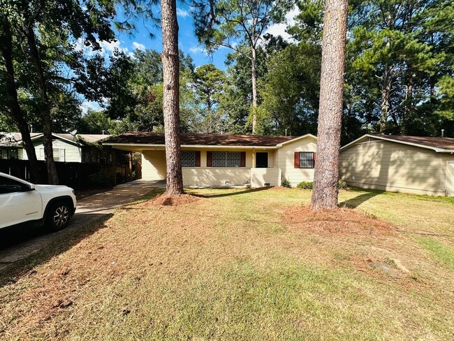 Building Photo - 722 Myrtlewood Dr