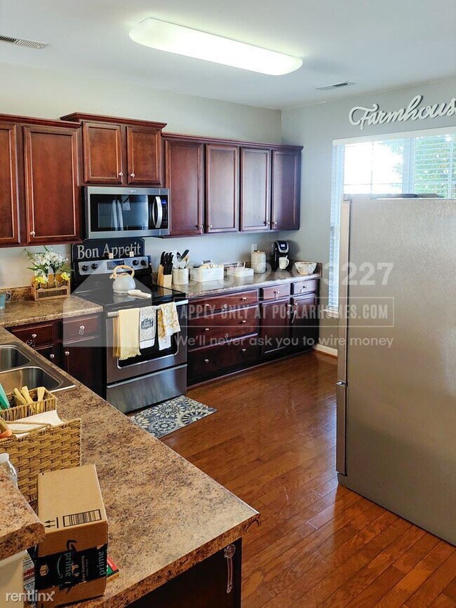 Foto del edificio - 2 br, 2.5 bath Townhome - 5560 Farm House ...
