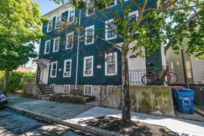 Building Photo - 10 Acushnet Ave