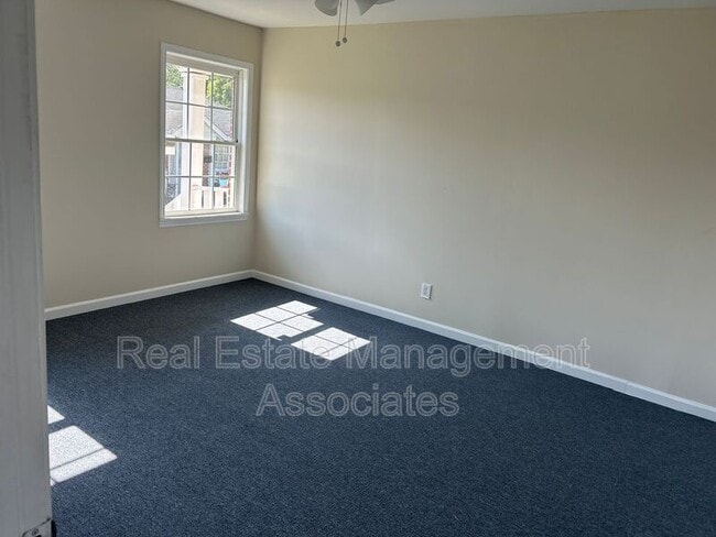 Building Photo - 728 W Taylor St