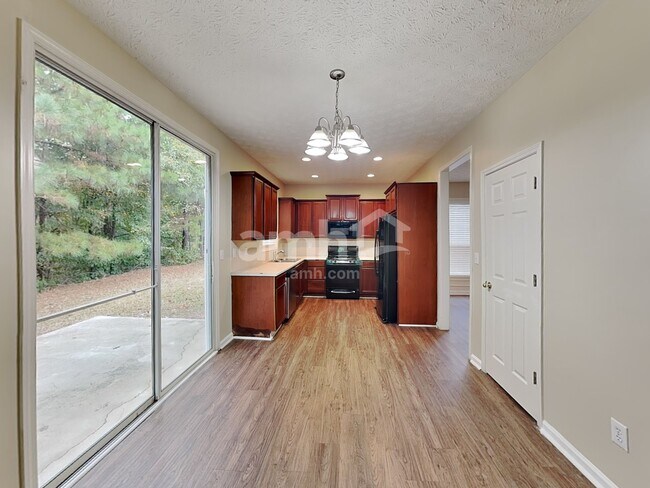 Foto del edificio - 6932 Silver Bend Pl