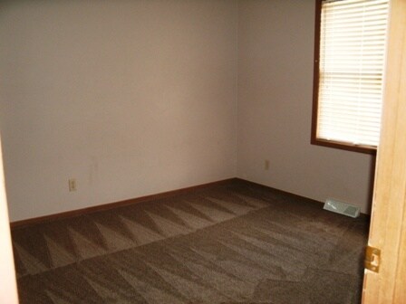 Building Photo - 3935 N Meadow Ridge Dr