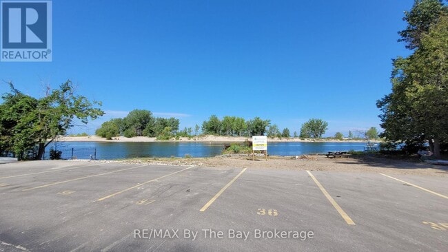 Photo du bâtiment - 280 River Rd E