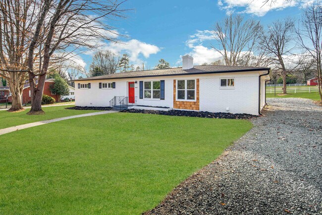 Foto del edificio - 6915 Lakeside Dr