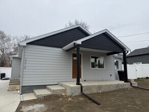 Building Photo - 2410 Rosewyn Ln