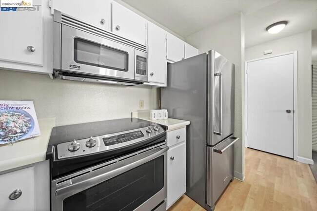 Foto del edificio - 675 Newbury Ln