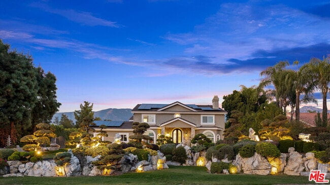 Building Photo - 1047 E Pomello Dr