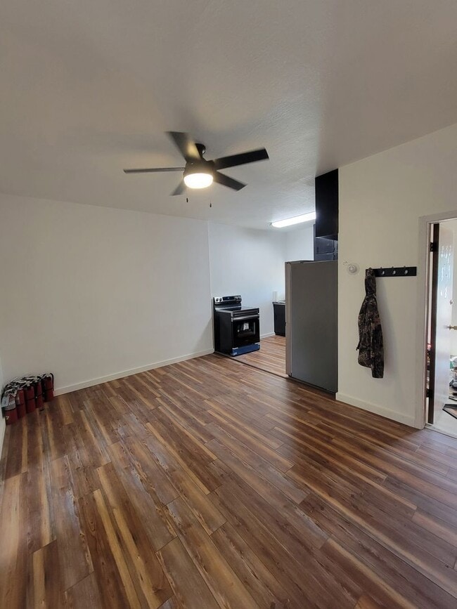 Building Photo - 1461 Laurene St