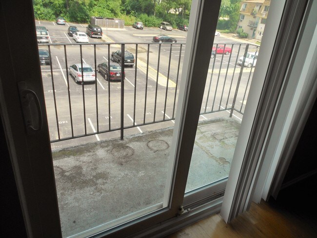 Foto del edificio - 260 Shorewood Dr