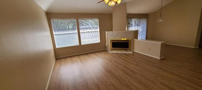Building Photo - 5055 Kleinbrook Dr