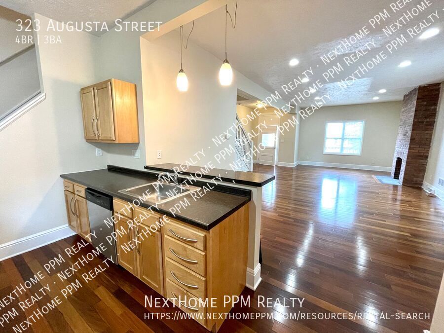 Photo - Amazing 4 Bedroom House! Hardwood, 2.5 Bat...