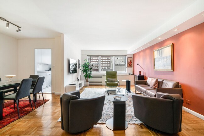 Building Photo - 404 E 66th St