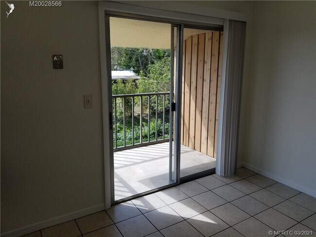 Foto del edificio - 708 SW Gardens Blvd