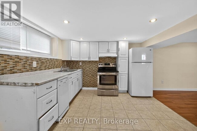 Building Photo - 3567 Queenston Dr
