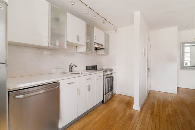 Building Photo - 5 N Margin St