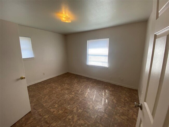 Building Photo - 4128 Grassmere St