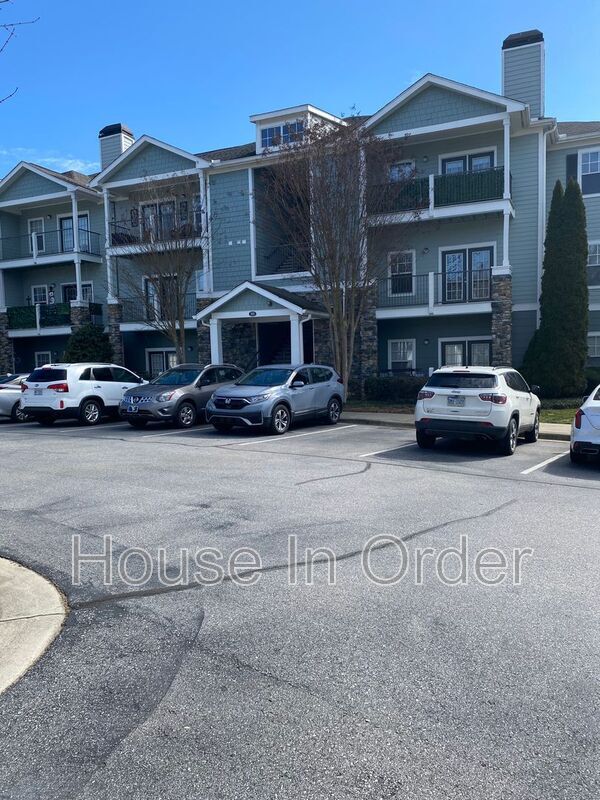200 Vista Lake Dr Unit 201, Candler, NC 28715 Condo for Rent in Candler, NC