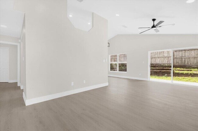 Foto del edificio - 350 Lakebreeze Cir