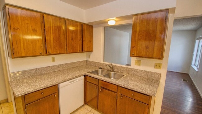 Building Photo - 6650 Peppermint Dr