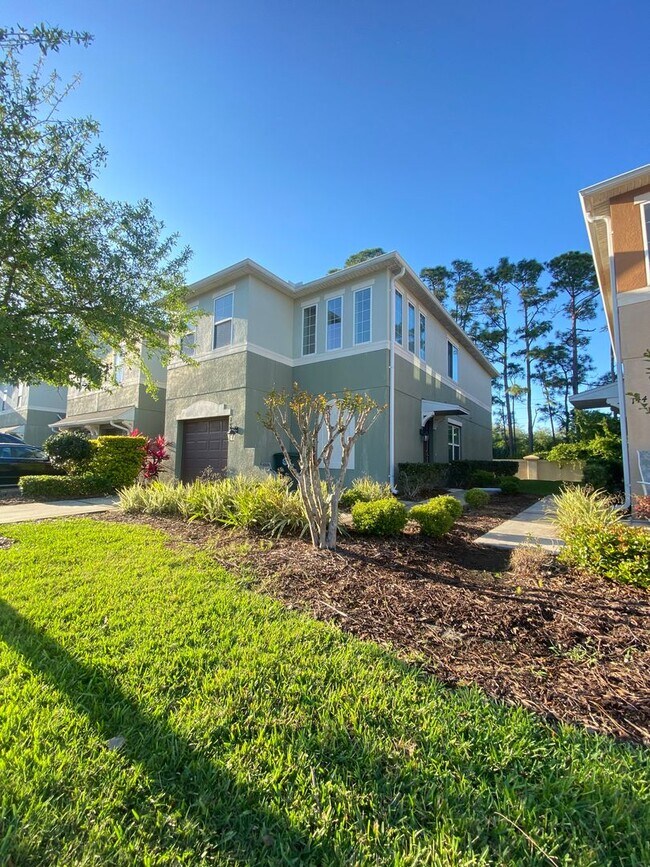 Building Photo - HUGE End Unit 3 bed, 2 1/2 bath + Attached...