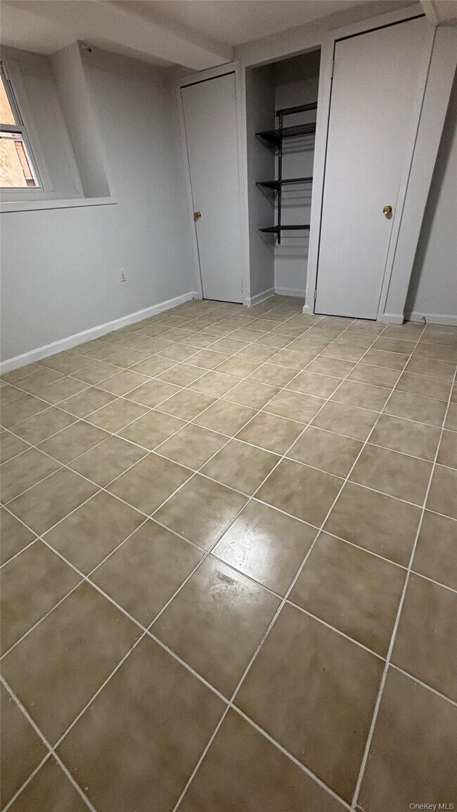 Foto del edificio - 1527 E 172nd St