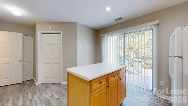 Foto del edificio - 670 Emerald Cove Dr