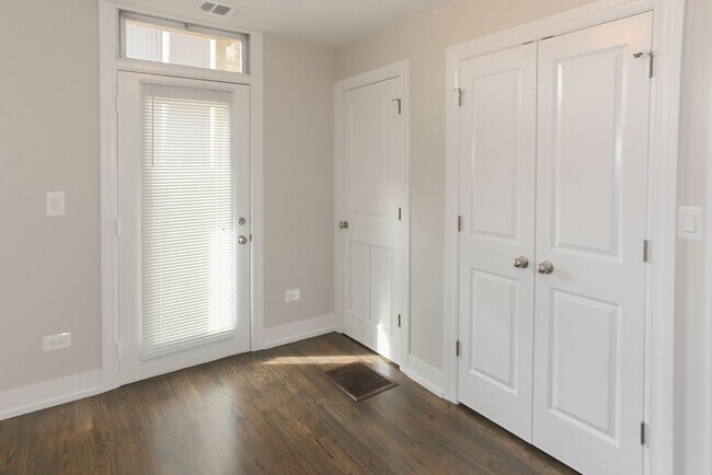 Foto del edificio - 3852 N Southport Ave