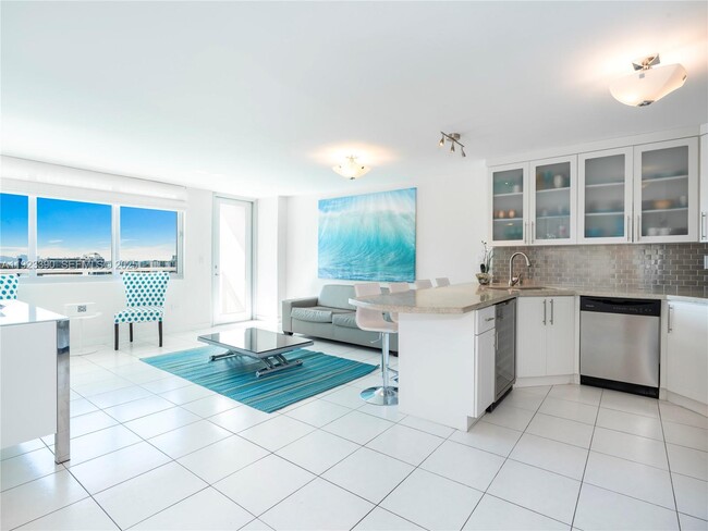 Foto del edificio - 7135 Collins Ave