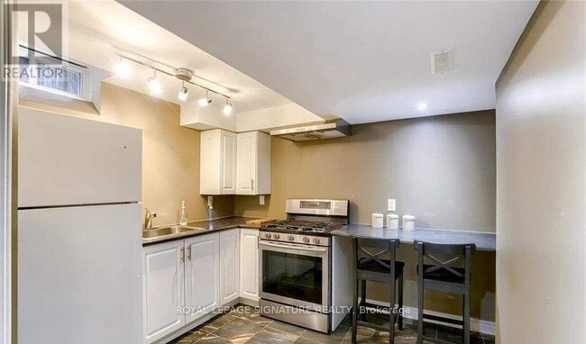 Building Photo - 7256 Seabreeze Dr