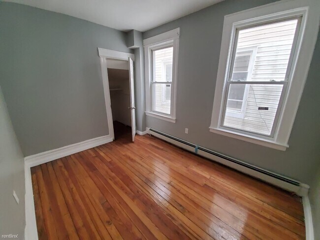 Building Photo - 3 br, 1 bath  - 467 S 14th St
