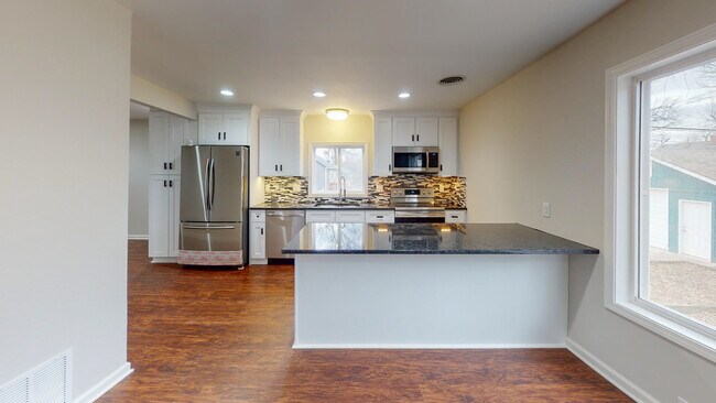 Foto del edificio - 6738 Sterling Ave