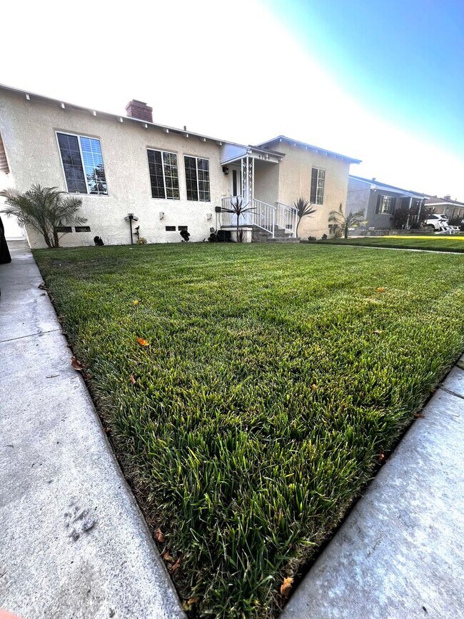 Foto del edificio - Single Family. 3-bed Home - Desireable Neighborhood!