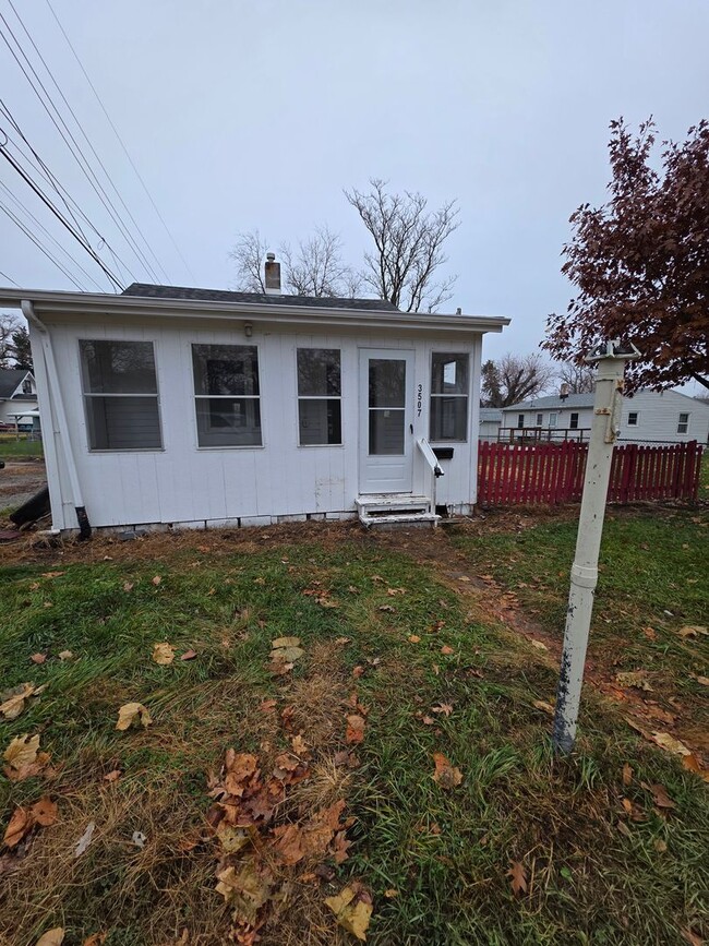 Building Photo - Charming 1 Bedroom Home – Fresh Updates! | $700/Month