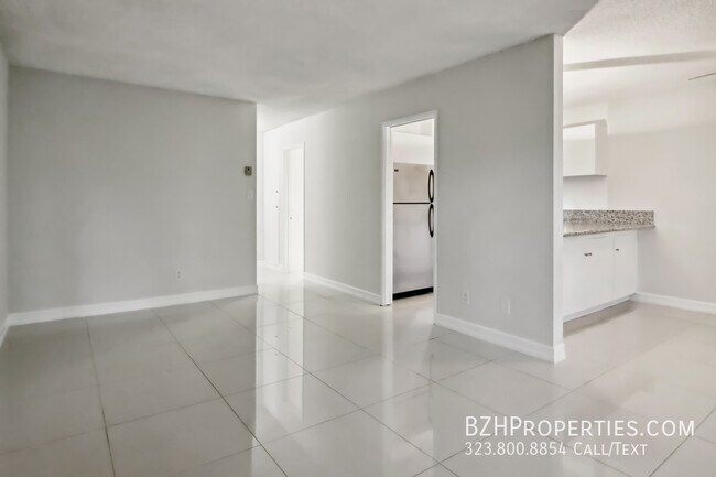 Building Photo - Updated 1Bedroom 1Bathroom In Prime West H...