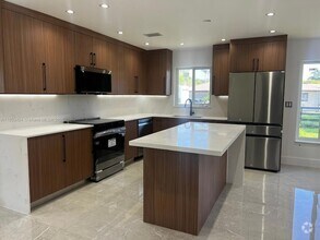 Building Photo - 1590 SW 139th Ave