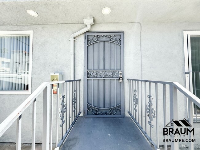 Building Photo - 1415 Centinela Ave