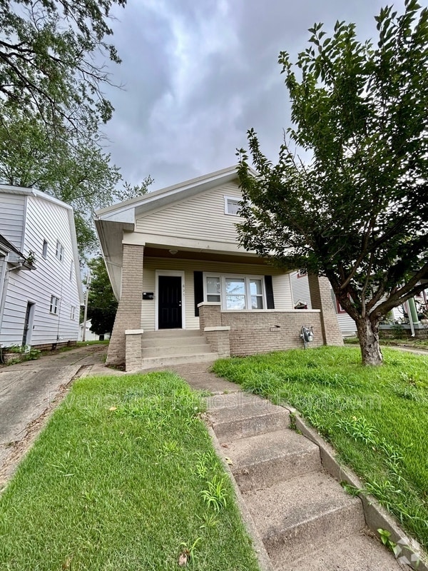 Building Photo - 635 S Rotherwood Ave