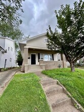 Building Photo - 635 S Rotherwood Ave