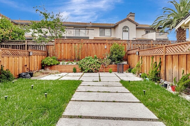 Building Photo - Stunning Home with Modern Upgrades and Pri...