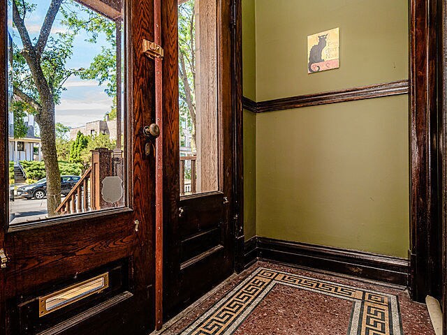 Foto del edificio - 2523 N Kimball Ave