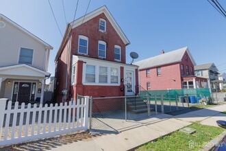 Building Photo - 28 Union St