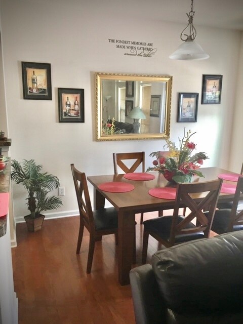 Foto del edificio - 457 Woodbark Ct