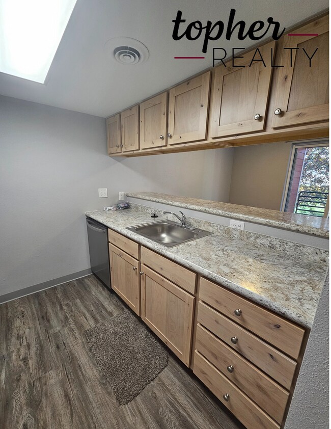 Foto del edificio - 2529 Ferndale Ln