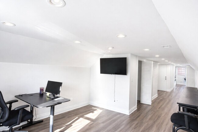 Foto del edificio - 2501 S Whipple St