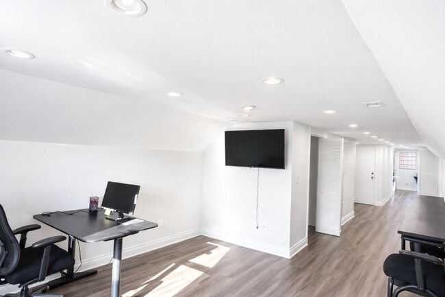 Photo - 2501 S Whipple St House