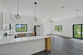 Building Photo - 601 Hawthorne Ave S